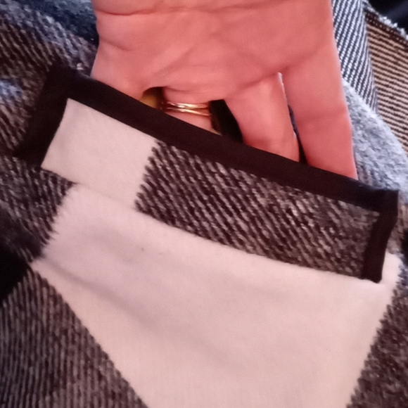 LADIES flowing Vest - Picture 11 of 11